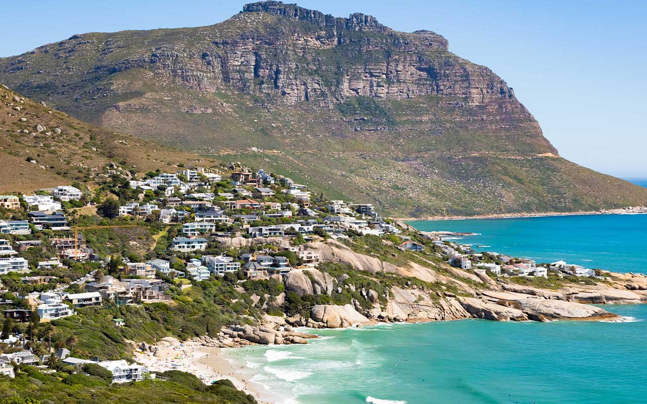 Camps Bay beach and the Twelve Apostles on a Cape Town peninsula day trip